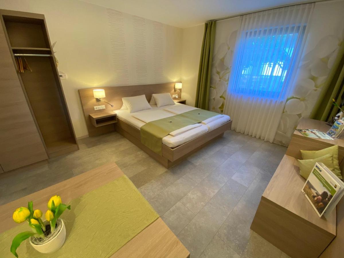 Privatzimmer Und Ferienwohnungen Leeb Persenbeug Екстер'єр фото