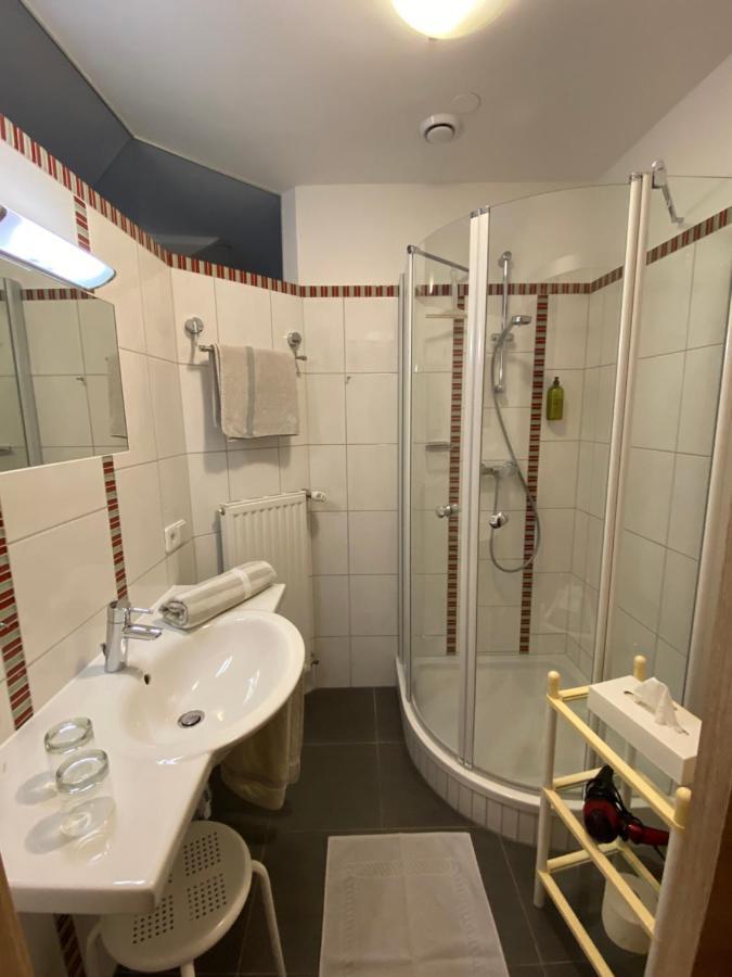 Privatzimmer Und Ferienwohnungen Leeb Persenbeug Екстер'єр фото